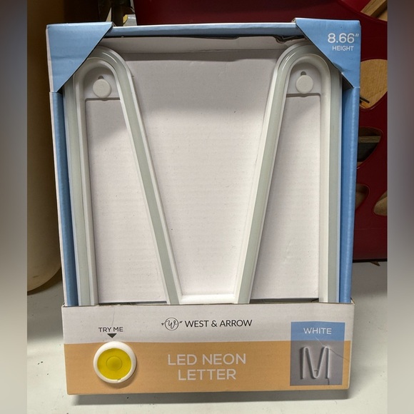 Letter M neon sign - Picture 1 of 2